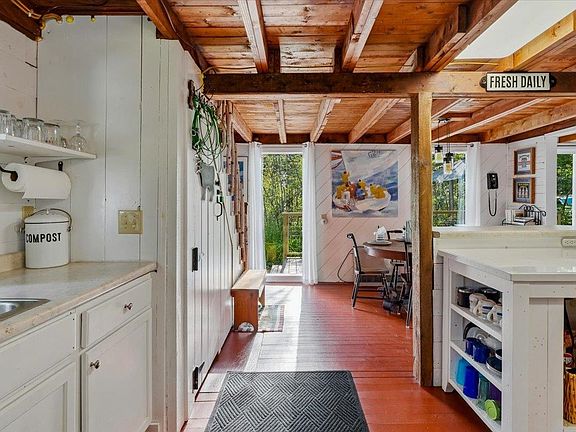 3rd image of 3302 Pond Road