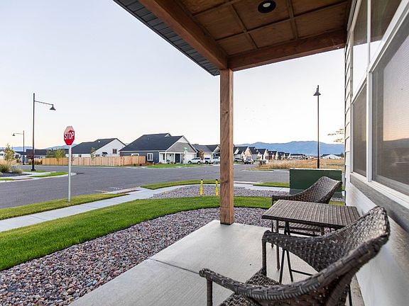 3rd image of 610 Spaniel Ln