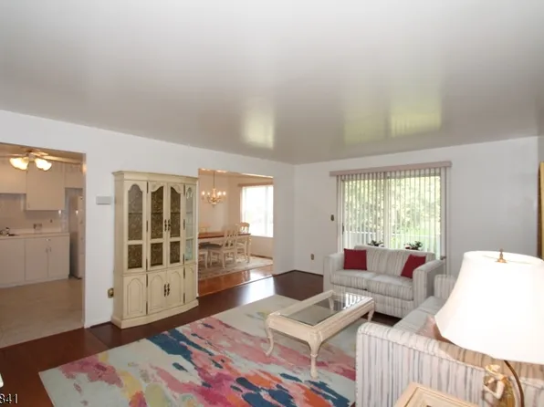 27 Gracie Rd, East Hanover Twp., NJ 07936