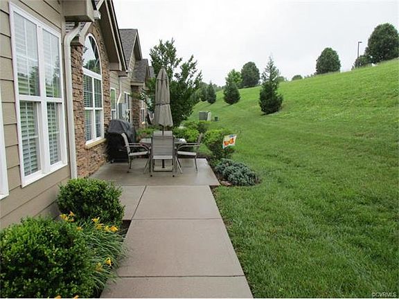 3rd image of 5502 Orchard Villas Cir