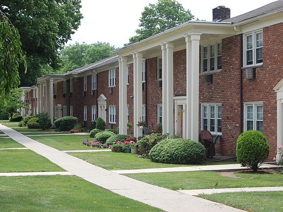 5th image of 90 Northfield Ave APT 22C