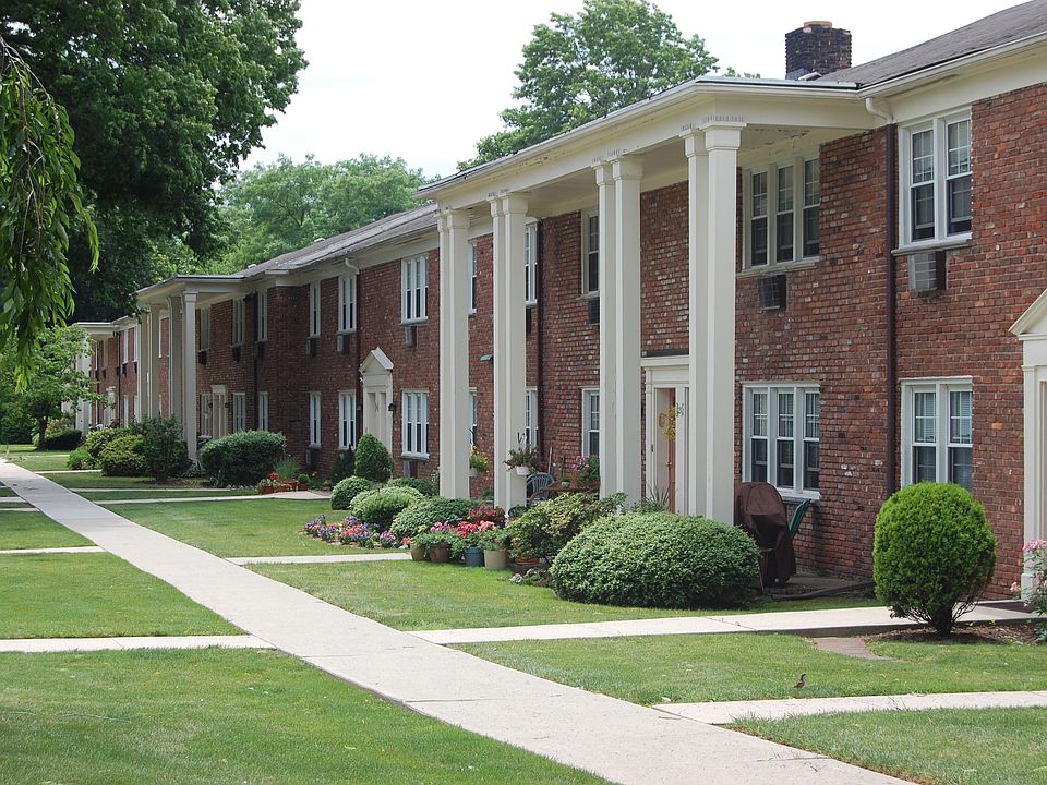 1st image of 90 Northfield Ave APT 20A