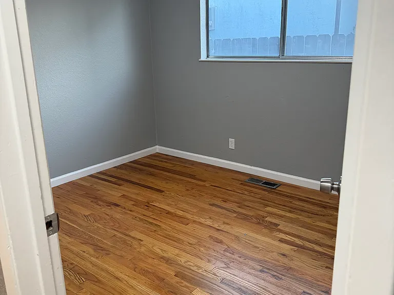1309 Denver Ave — Photo 10