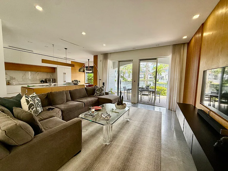 20824 NE 30th Pl — Photo 8
