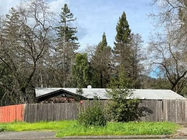 737 Briceland Thorne Rd, Garberville, CA 95542
