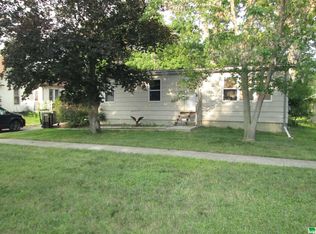 1305 Iselin Ave, Sheldon, IA 51201
