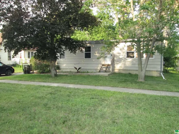 1305 Iselin Ave, Sheldon, IA 51201
