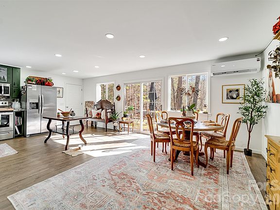 5th image of 67 Watauga Heights Rd