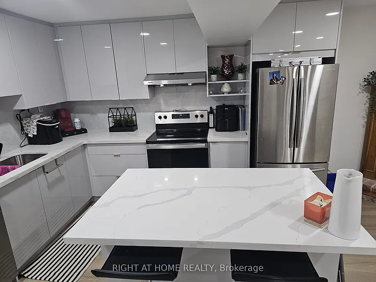 33 Country Heights Dr — Photo 6