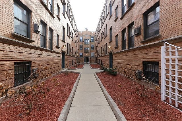 1st image of 821A W Cornelia Ave APT 212