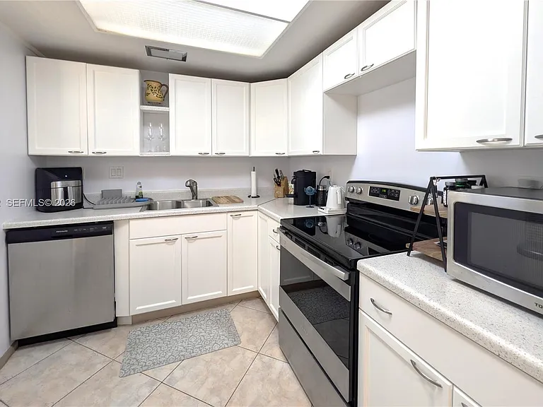 450 Golden Isles Dr #2C — Photo 12