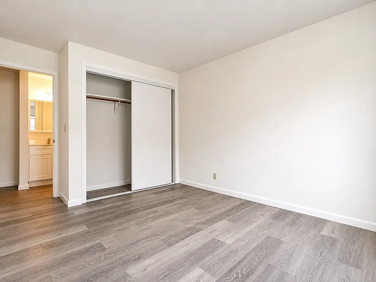 2540 College Ave — Photo 8