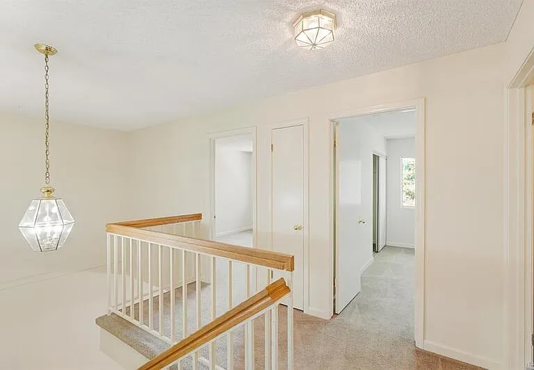 7 Meridian Cir — Photo 15