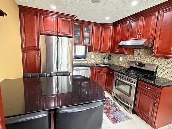 67 Albury Way, North Brunswick, NJ 08902