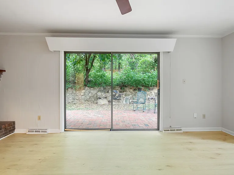705 Shady Lawn Rd — Photo 8