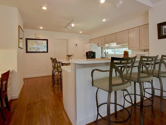 3rd image of 30 Island Green Dr #06