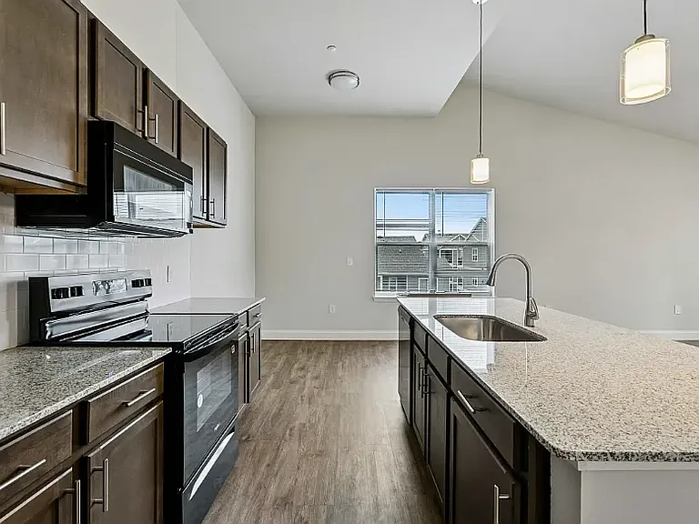 Sherwood Oaks — Photo 3