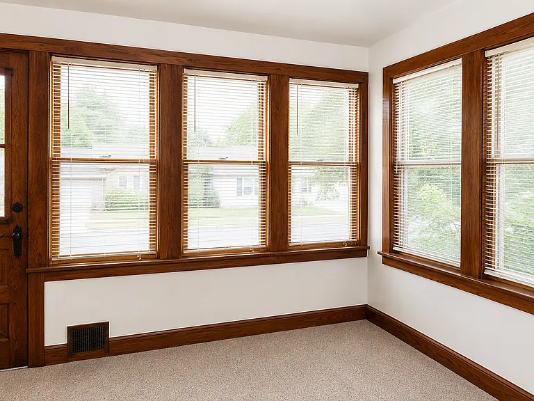 1010 Farrington St — Photo 6