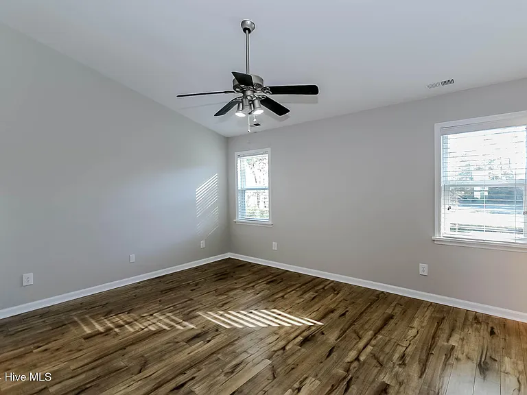 2901 Mandy Ln — Photo 27