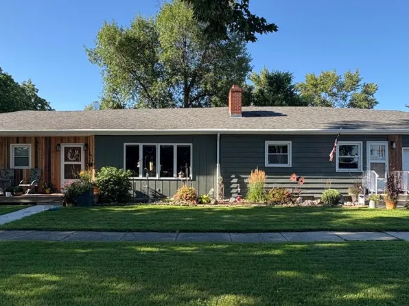 824 4th Ave N, Wahpeton, ND 58075