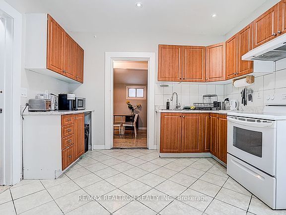 3rd image of 7 Nickle St