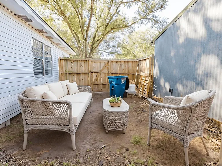2518 Daugherty St — Photo 14