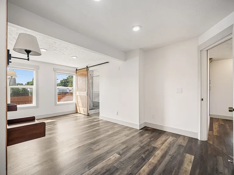 5703 N Regal St — Photo 30