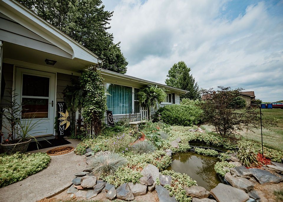1st image of 14 Thornwood Dr