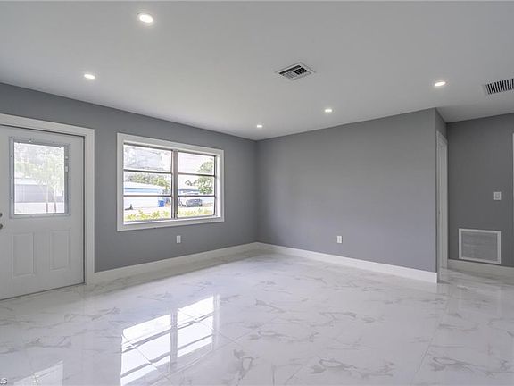 3rd image of 1381 Sunrise DR
