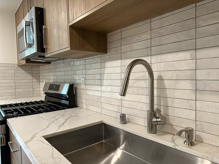 941 N Martel Ave #102 — Photo 11