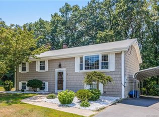 28 Rockwood Dr, Waterford, CT 06385