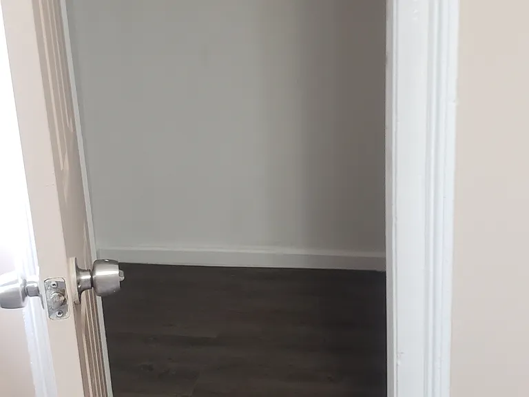 17-19 Mahl Ave #3 — Photo 18