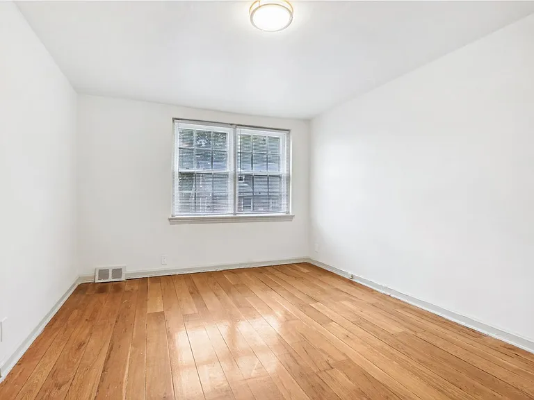 Carlton Park Apartments — Photo 63