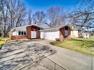 6046 Collins Rd, Mentor, OH 44060
