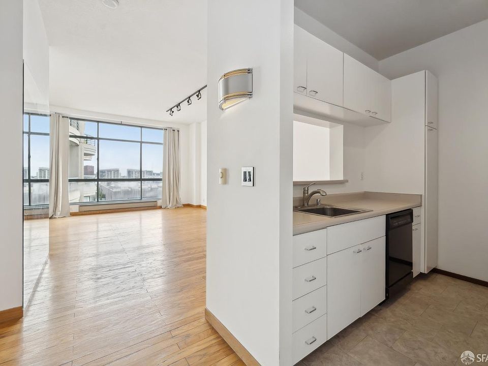 1st image of 300 3rd St APT 1409