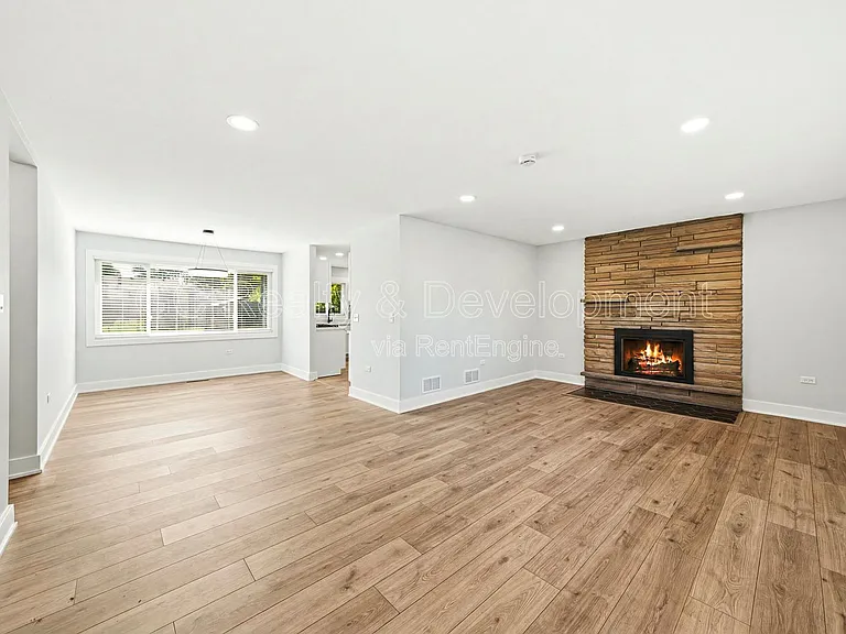 106 Hawthorne Dr — Photo 2