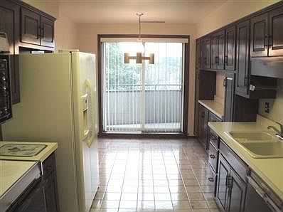 2nd image of 7201 N Lincoln Ave APT 409