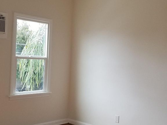 4th image of 403 N Ogden Dr #0