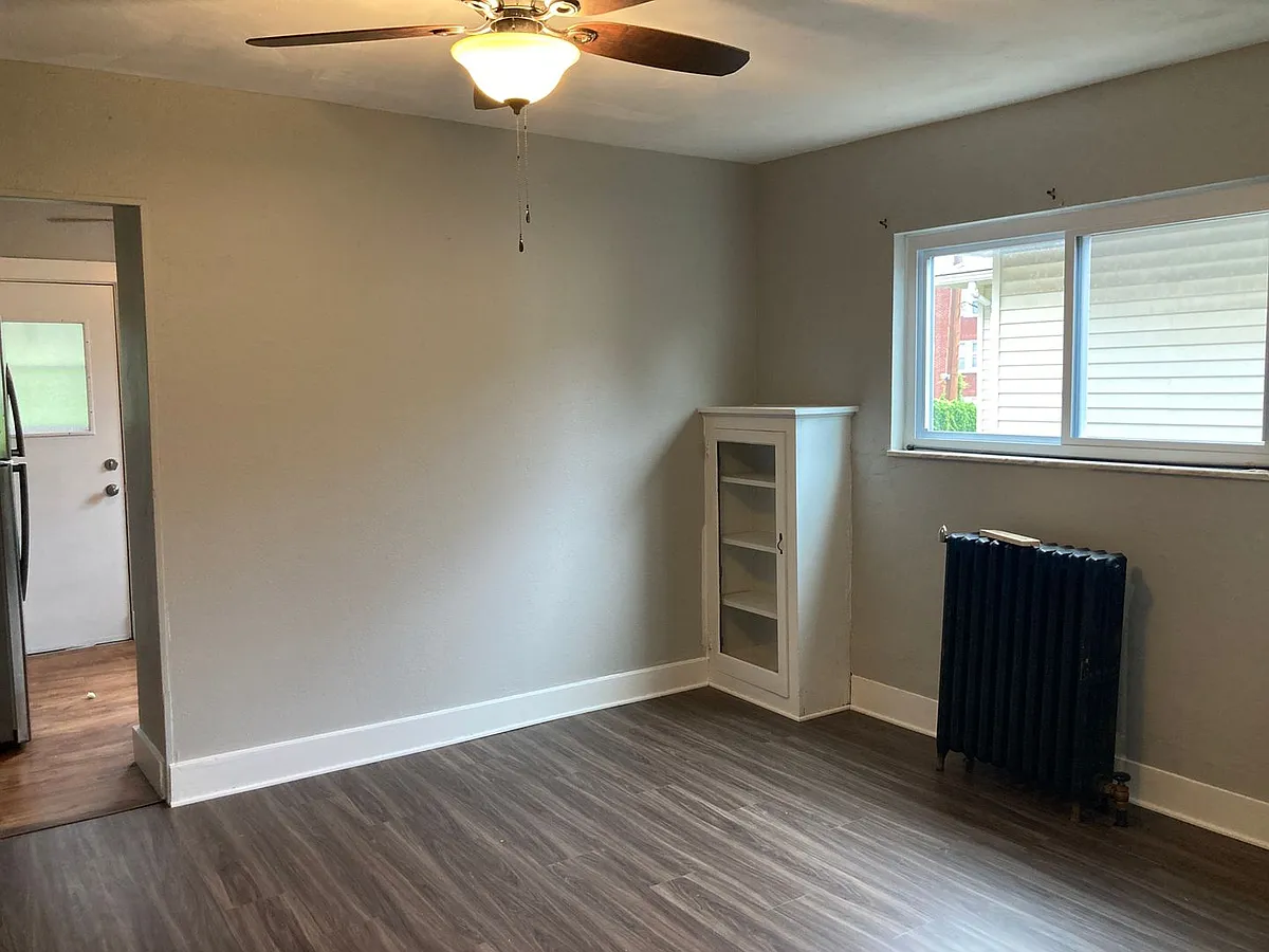 Building Photo - 3056 Pinehurst Avenue