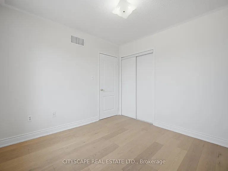 106 Tianalee Cres #UPPER — Photo 32