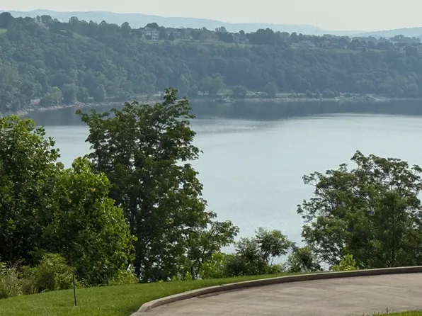 121 Tatum Point Dr, Somerset, KY 42503