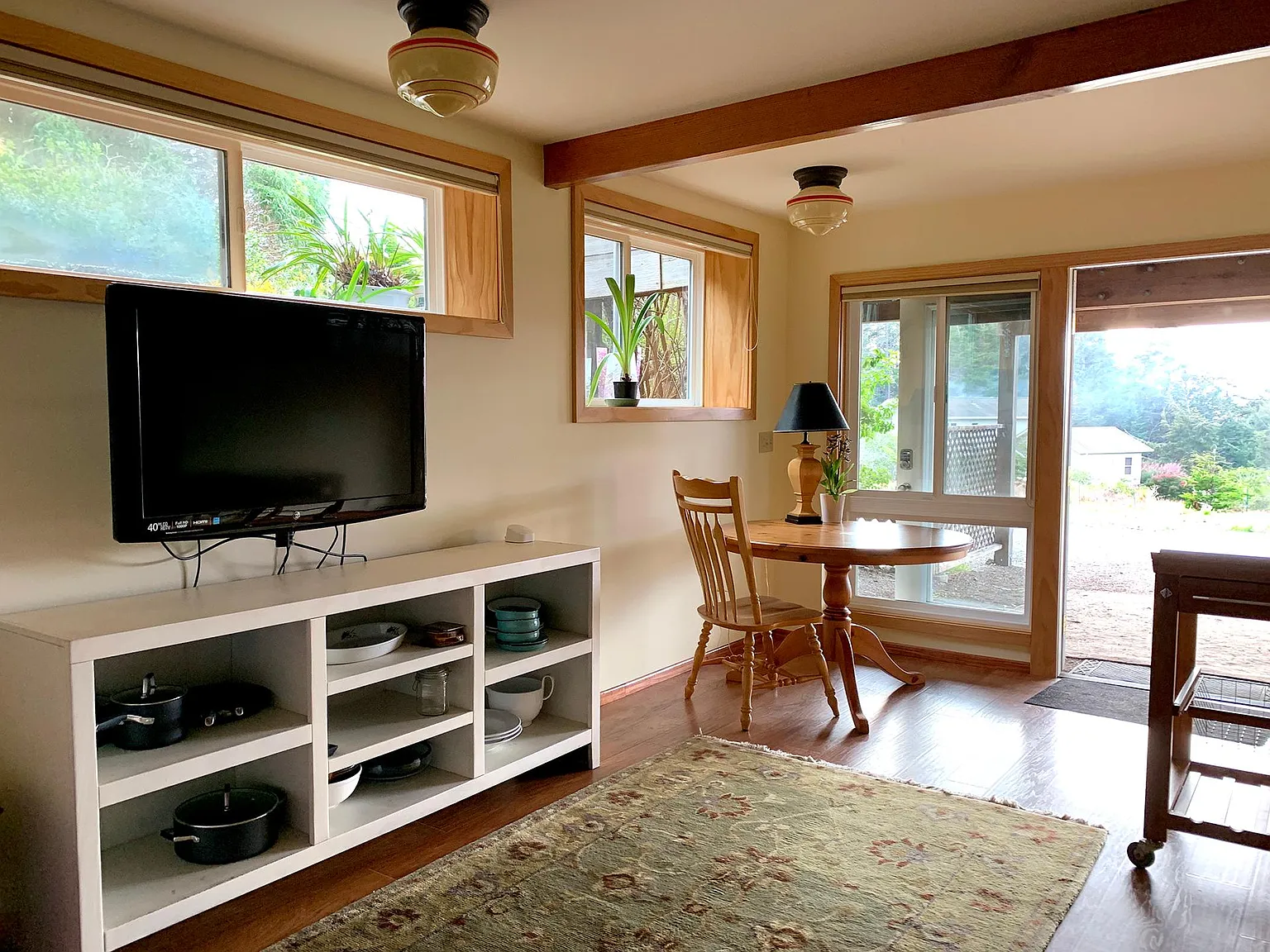 Studio, 400 sqft, $1,900 — Photo 2