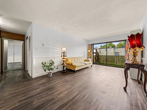 2nd image of 611 Blackford St #208
