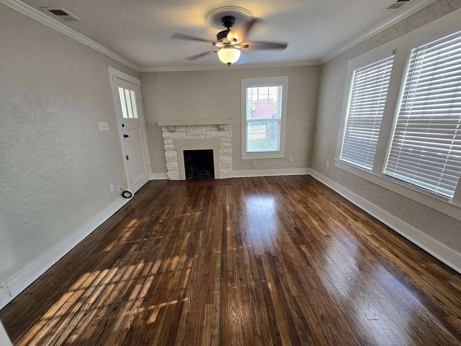 3 bed, 1488 sqft, $1,600 — Photo 4