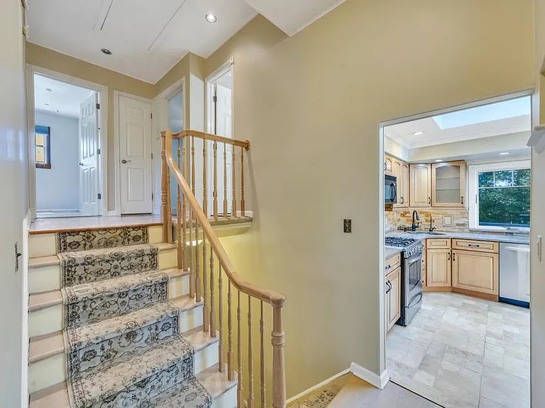 20 Switzerland Rd — Photo 14