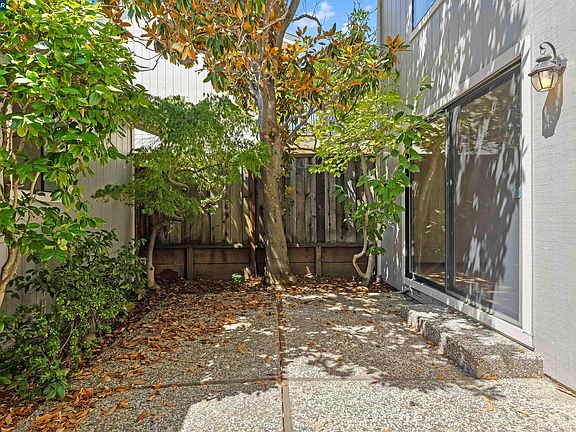 5th image of 1085 Camino Verde Cir