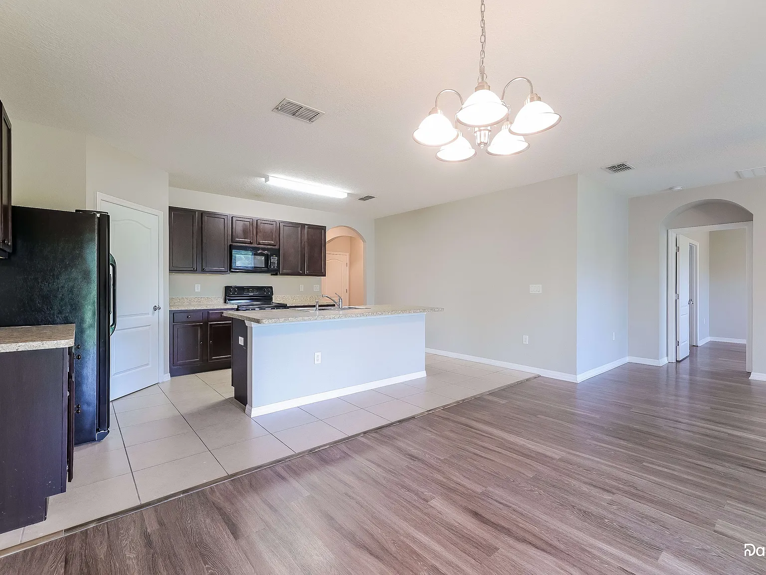 4 bed, 2.0 bath, 1851 sqft, $2,155 — Photo 4
