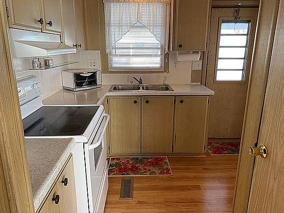 3rd image of 121 E Sterling Way