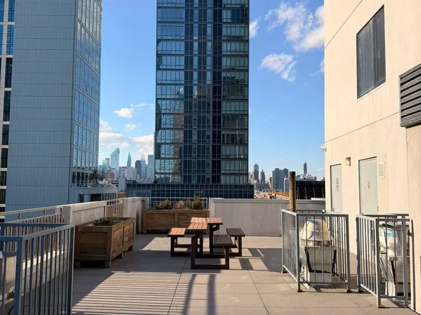 42-22 Crescent Street image 9 of 13