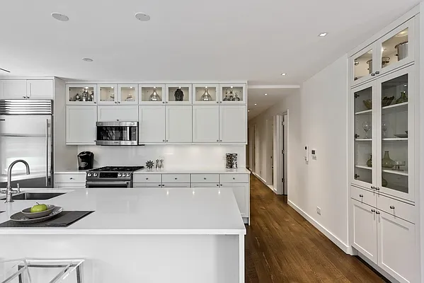 Sold by Nest Seekers International | media 8